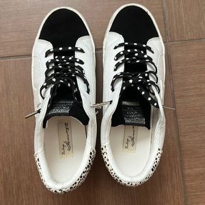 Vintage Havana gently used. Style Gadol X. Color black/white/cheetah. Size 8.